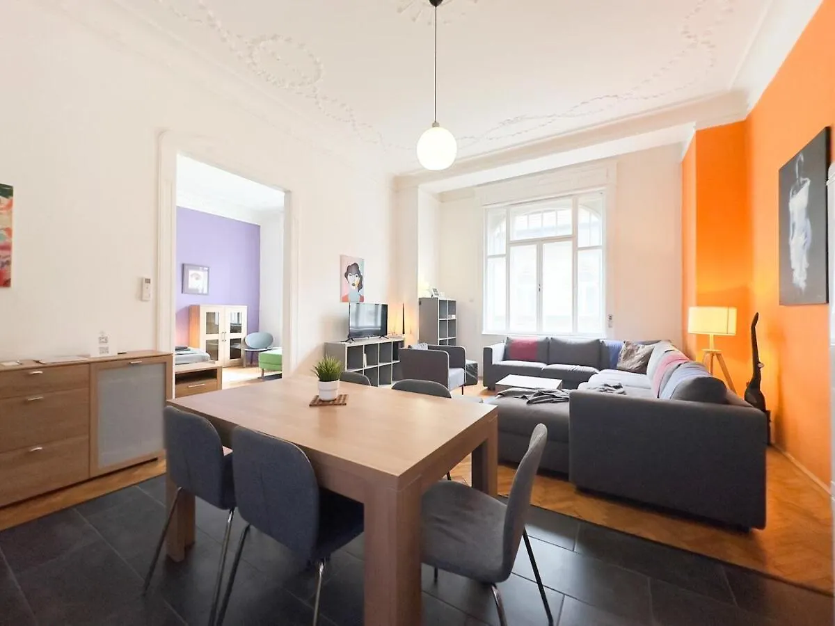 Huge Family Friendly 2Br Downtown Apt - Deco House location