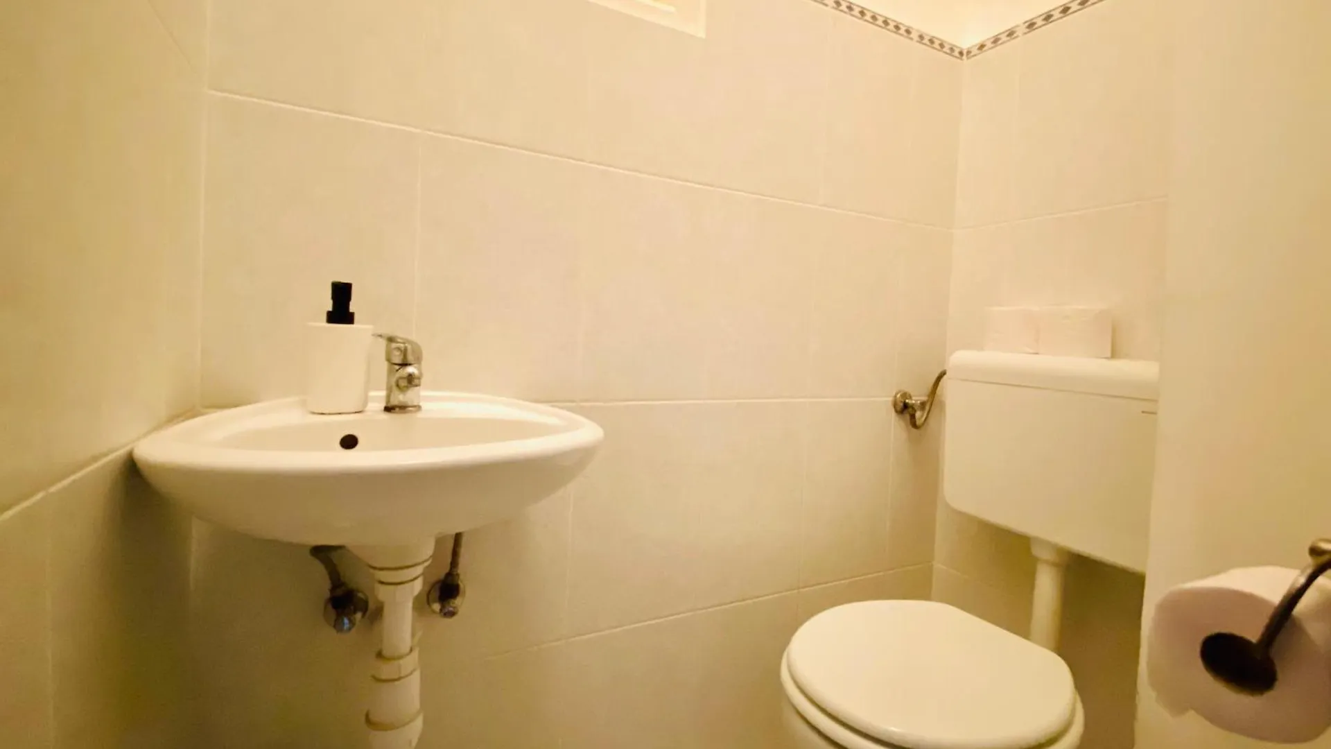Apartment Huge Family Friendly 2Br Downtown Apt - Deco House Budapest Hungary