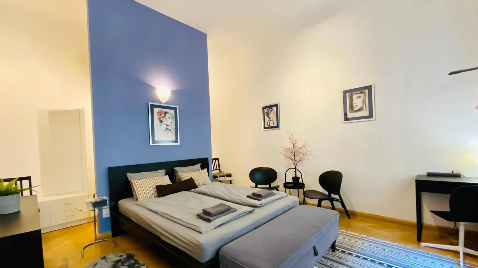 Huge Family Friendly 2Br Downtown Apt - Deco House Budapest 0*,  Hungary