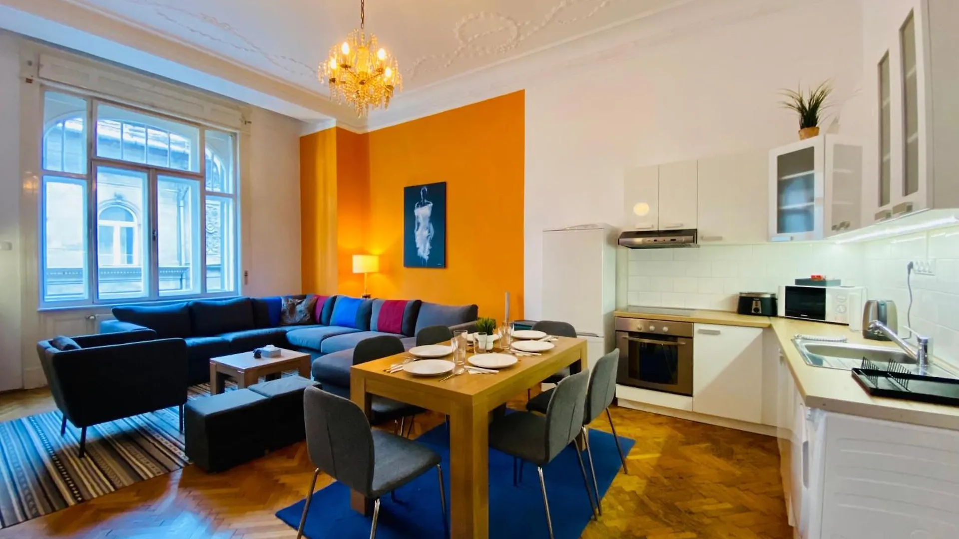 Huge Family Friendly 2Br Downtown Apt - Deco House Budapest