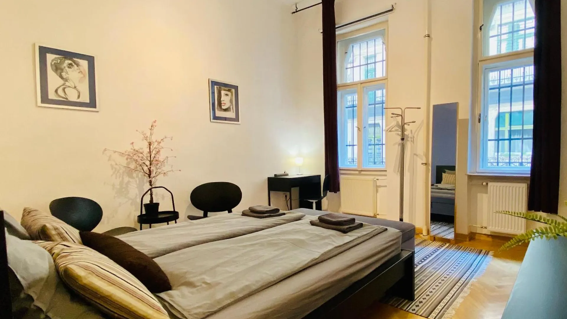 Apartment Huge Family Friendly 2Br Downtown Apt - Deco House Budapest