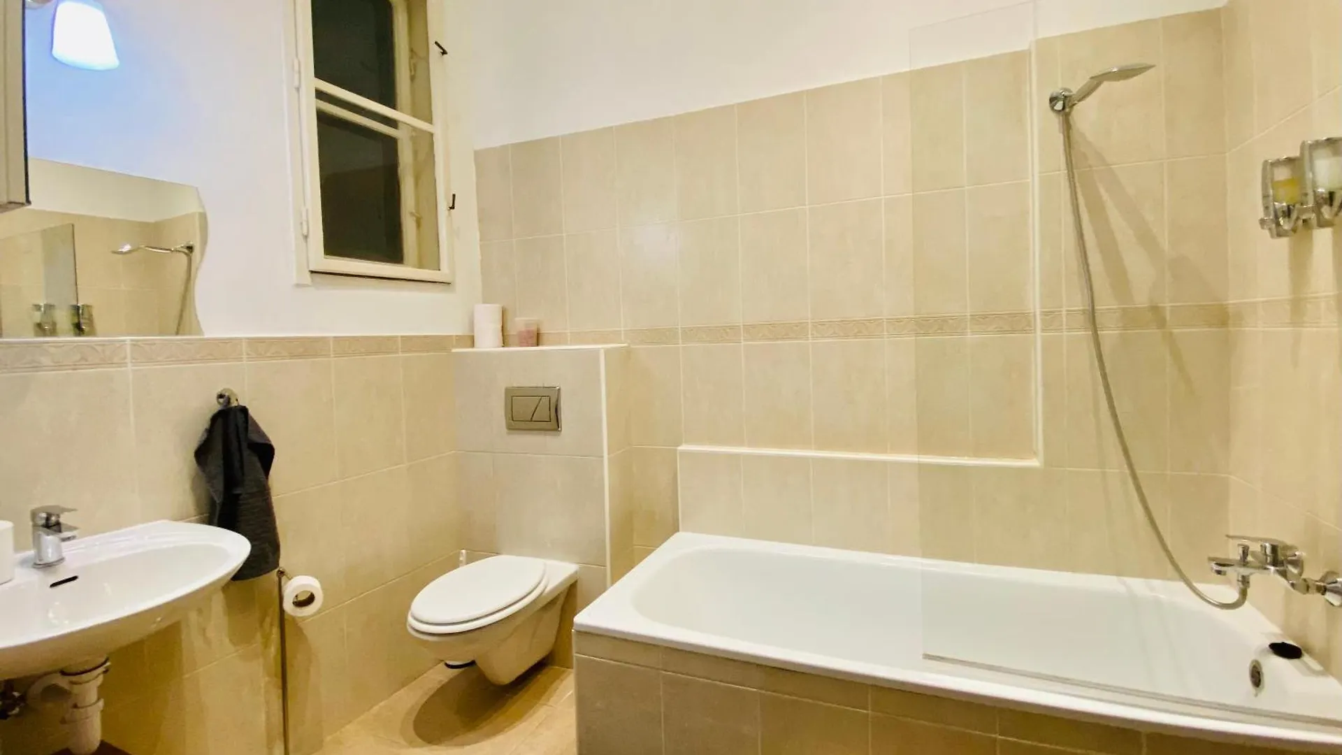 Huge Family Friendly 2Br Downtown Apt - Deco House Budapest Hungary