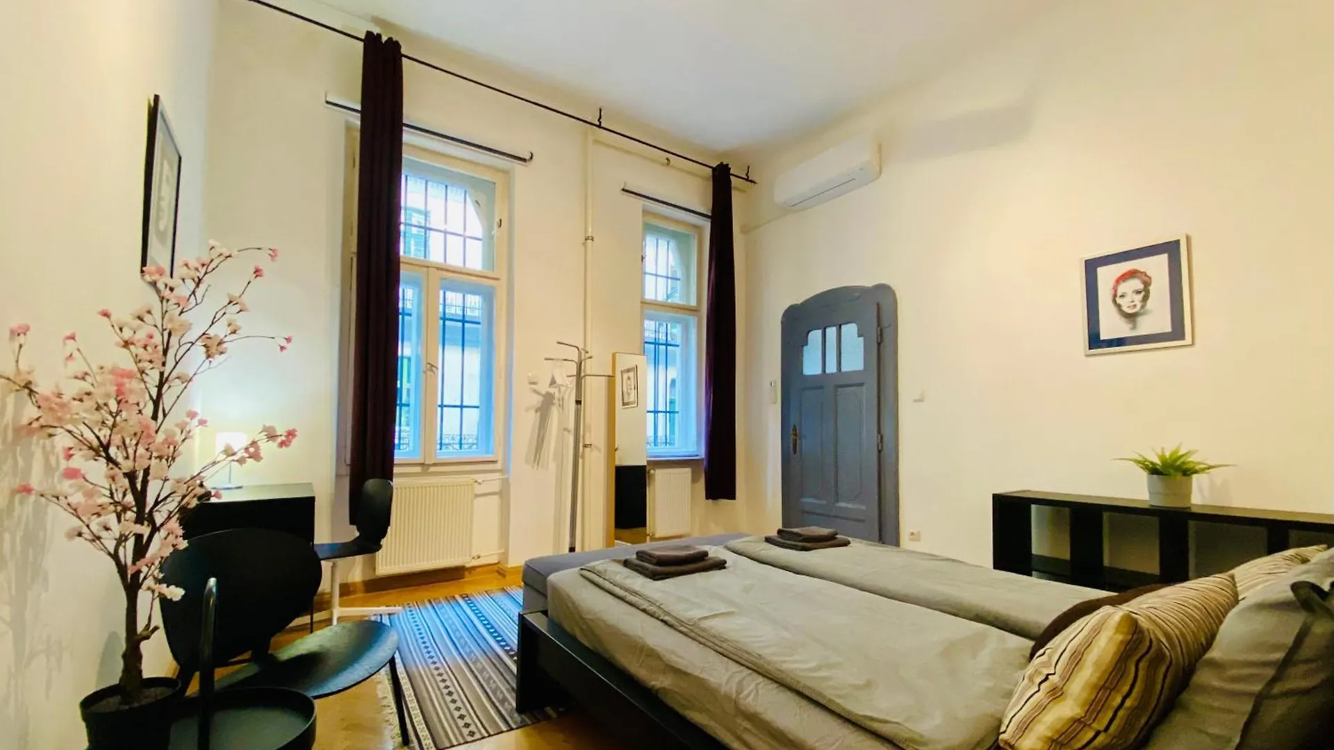 Huge Family Friendly 2Br Downtown Apt - Deco House Budapest