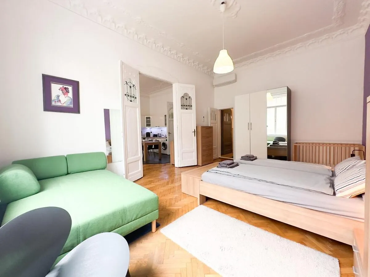 Huge Family Friendly 2Br Downtown Apt - Deco House Budapest Hungary