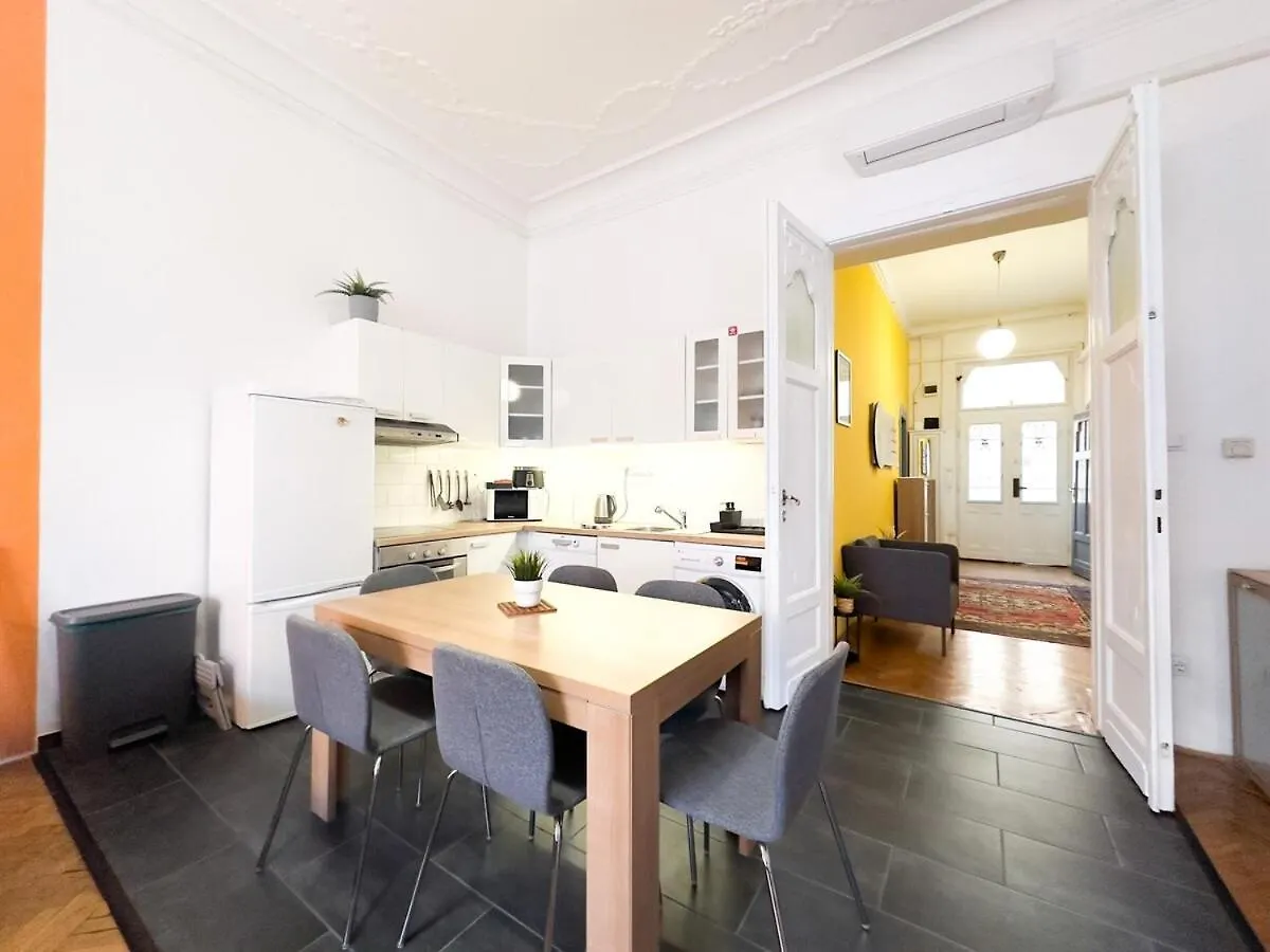 Huge Family Friendly 2Br Downtown Apt - Deco House Budapest