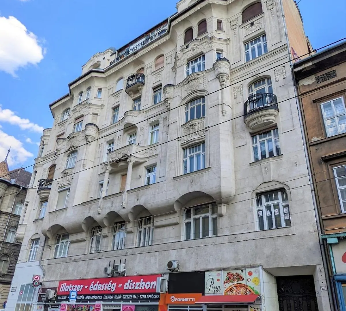Huge Family Friendly 2Br Downtown Apt - Deco House Budapest 0*,  Hungary